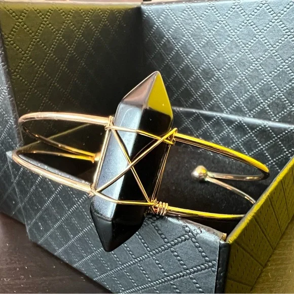 1pc Natural Healing Gemstone Column on Adjustable Gold Colour Bracelet - Picture 4 of 6